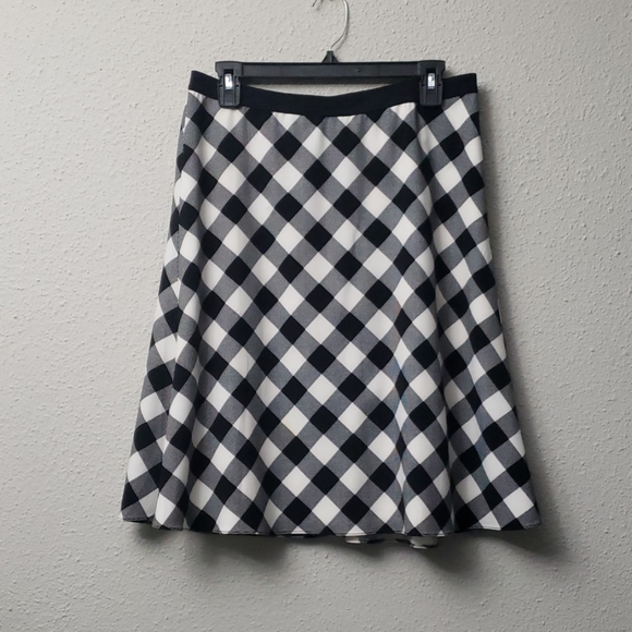 Ann Taylor Dresses & Skirts - Ann Taylor Skirt sz 6